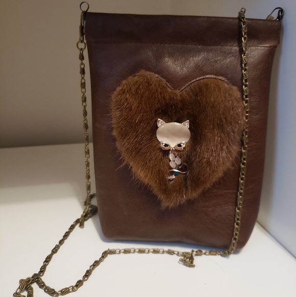 Brown Leather Heart Purse - Picture 1 of 3